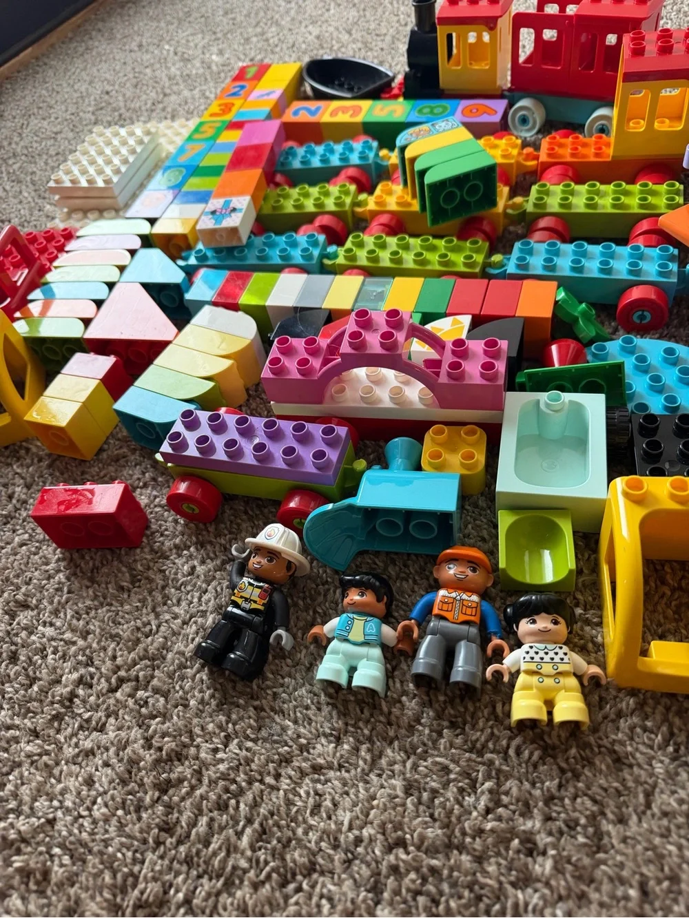 4.5 pounds of a Mixed lot of Duplo blocks with 4 figures boat bike fire truck